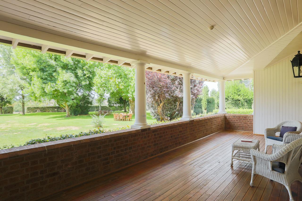 Petersons Armidale Winery And Guesthouse Экстерьер фото